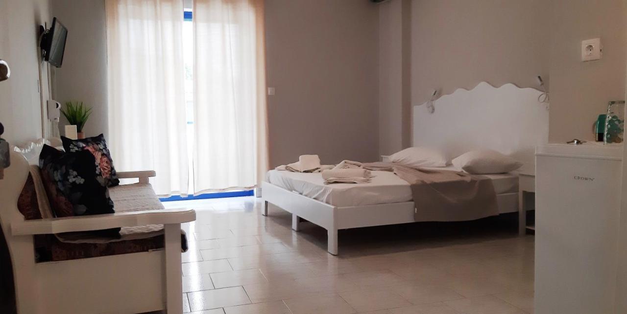 Blue & White Askeli Studios Poros Town Ngoại thất bức ảnh
